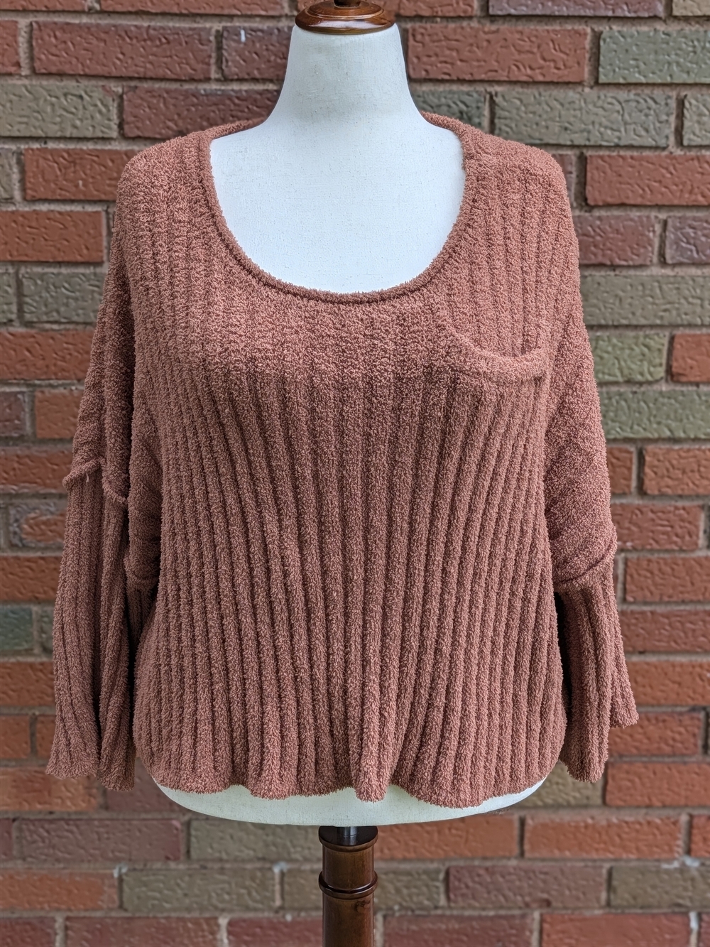 POL Cozy Ribbed Scoop-Neck Sweater in Warm Rust
